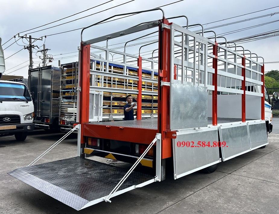 Xe tải thùng mui bạt có bửng nâng hạ